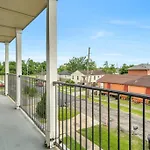 Gentilly Gem - Nestle Between The Lakefront Arena, Suno, And Uno