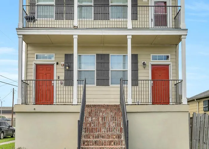 Gentilly Gem - Nestle Between The Lakefront Arena, Suno, And Uno